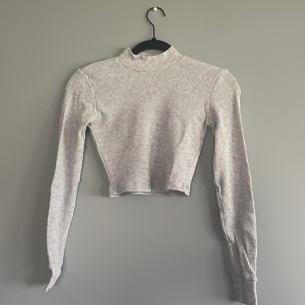 Mock neck long sleeve crop top